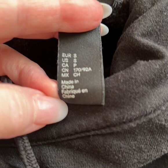 H&M’ Unknown Horizons Black Draw String Funnel Neck Streetwear Sweatshirt Size S - Picture 8 of 8